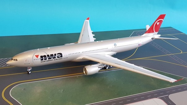 Northwest Airlines NWA Airbus A330-300 N808NW InFlight IF333NW0918 scale 1:200
