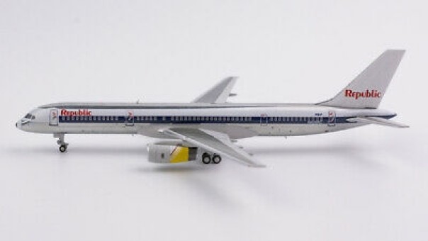Republic Airlines 757-200 N606RC NW scheme, left engine with Royal Brunei cowling (1:400) NG53037