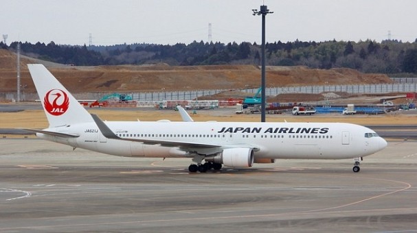 JAL Japan Airlines Boeing 767-300ER JA621J diecast 04346 scale 1:400