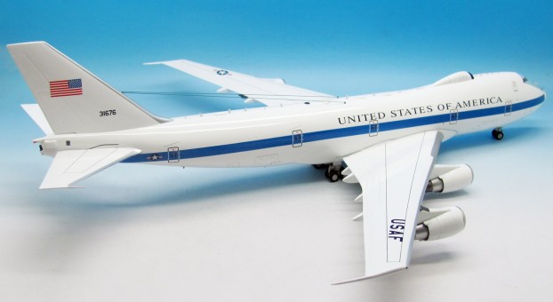 USAF E-4B (747-200) Flying White House Reg# 31676 W/Coin AF1E-4B InFlight 200 Scale 1:200 