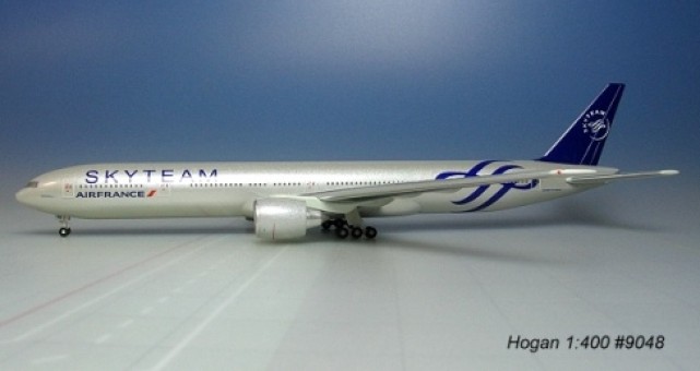 Air France B777-3OOER Skyteam With Stand