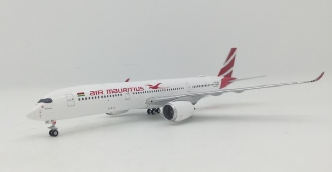 Air Mauritius Airbus A350-900 registration 3B-NBQ Phoenix die-cast 11412 scale 1:400