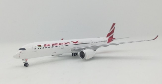 Air Mauritius Airbus A350-900 registration 3B-NBQ Phoenix die-cast 11412 scale 1:400