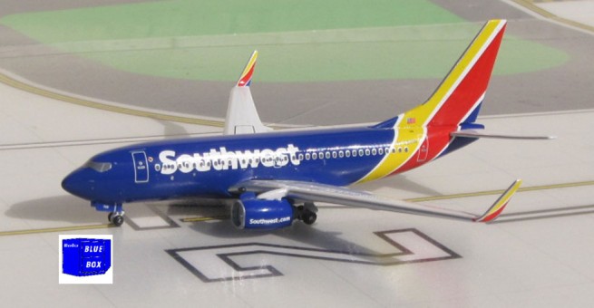 Southwest B737-700 With Winglets latest Colors Reg# N708SW BlueBox 1:400