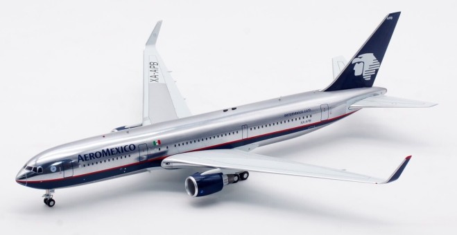 AeroMexico Boeing 767-3Q8/ER XA-APB with stand IF763AM1123P InFlight Scale 1:200
