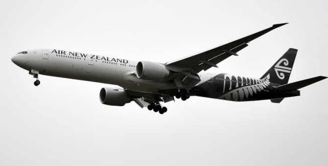 Air New Zealand Boeing 777-300ER Black Tail White Fern ZK-OKS JC2ANZ303 scale 1:200