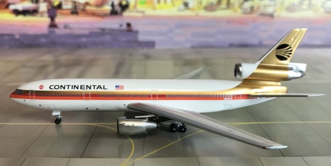 Continental Airlines O/C DC-10-10 N68045 Aero Classics AC19339 scale 1:400