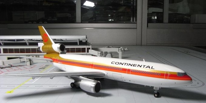 Continental DC-10-30 "Red Meat Ball" N19072 1:200
