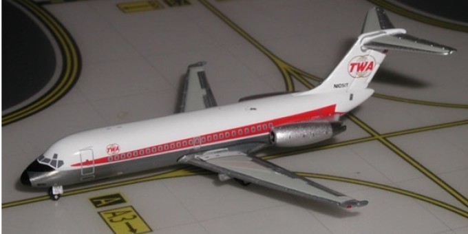 TWA DC-9 Grey Nose N1070T