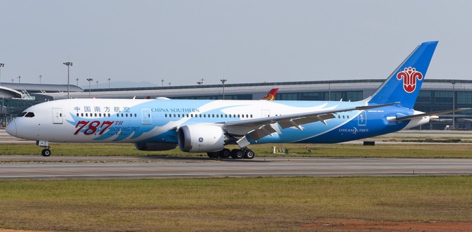 Flaps down China Southern Boeing 787-9 "787'th Dreamliner" B-1168 中国南方航空 JC Wings LH4CSN153A scale 1:400