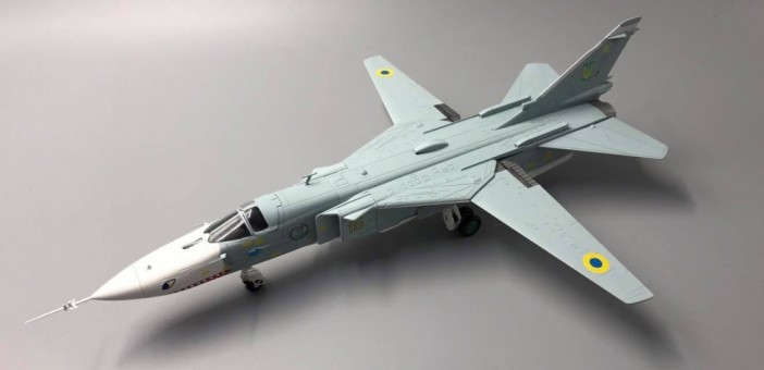 Su-24M Yellow 15, Ukraine Air Force  Die-Cast Calibre Wings CA722402 Scale 1:72