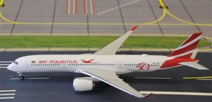 Air Mauritius Airbus A350-900 50 Years 3B-NBP Phoenix die-cast 11413 scale 1:400