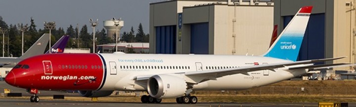 Flaps down Norwegian Boeing 787-9 Unicef G-CKLZ JC Wings JC4NAX027A Scale 1:400