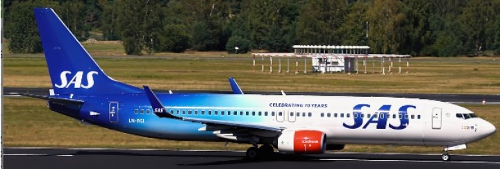 SAS Scandinavian 737-800 70th Anniversary Winglets Reg# LN-RGI  JC Wings LH4SAS018 Scale 1:400