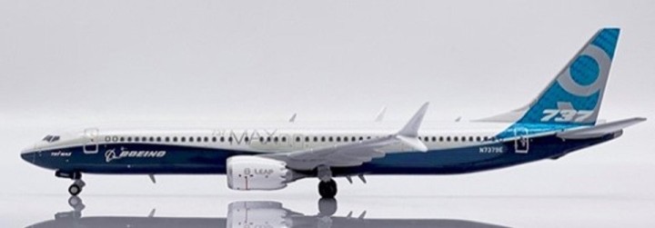 Boeing House Color 737 MAX 9 Reg: N7379E With Antenna LH4291  JC Wings  Scale 1:400