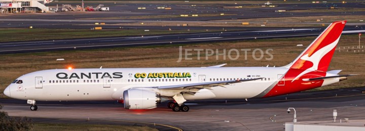 Qantas Boeing 787-9 Dreamliner 'Go Australia' Reg: VH-ZNH XX40317 JC Wings 1:400