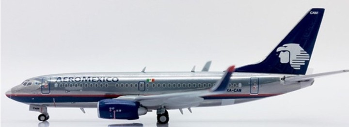 Aeromexico Boeing 737-700 "Polished" Reg: XA-CAM With Antenna XX40027 JC Wings  Scale 1:400