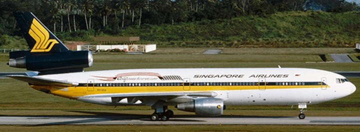 Singapore DC-10-30 “California Here We Come” 9V-SDA EW4SIAD13001 Scale 1:400