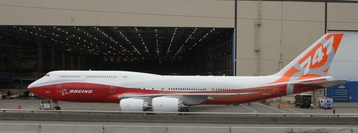 Boeing House 747-8i N6067E Sunrise Livery JCWings LH2BOE078 scale 1:200