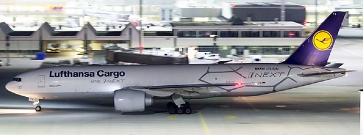 Lufthansa Cargo Boeing 777F D-ALFE Lifting iNext JC4GEC076 scale 1:400