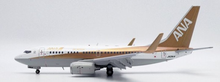 ANA (All Nippon Airways)  Boeing 737-700 "Gold" JA01AN JCWings EW2737001 Scale 1:200