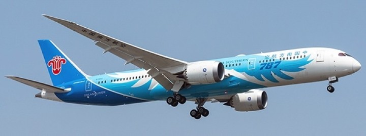 Flaps down China Southern Boeing 787-9 Dreamliner B-1242 中国南方航空 JC Wings KD4CSN679A scale 1:400