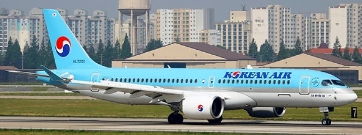 Korean Air Bombardier CS300 HL7201 JC Wings EW4CS3001 scale 1:400