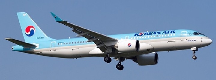Korean Air Bombardier CS300 HL8313 with stand JC Wings EW2CS3002 scale 1:200