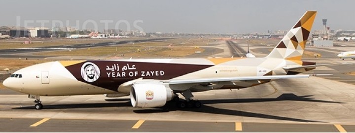 Etihad Cargo Boeing 777F A6-DDE "Year of Zayed" JC Wings JC2EVA039 scale 1:200
