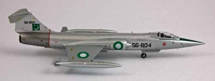 F-104C Starfighter  No. 9 Squadron, Pakistan Air Force, Sargodha Air Force Base Scale 1:72 Die Cast Model WTY72016-06 