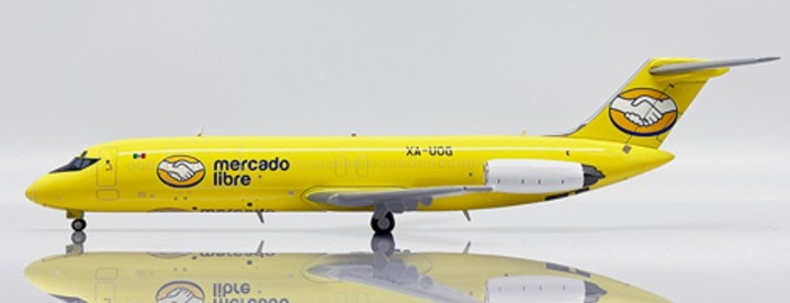 Mercado Libre McDonnell Douglas DC-9-30F Reg: XA-UOG With Stand XX20102 JCWings Scale 1:200