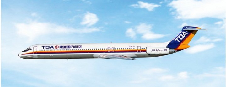 TDA McDonnell Douglas MD-81 (polish belly) Reg: JA8470 PH404678 Phoenix Models 1:400