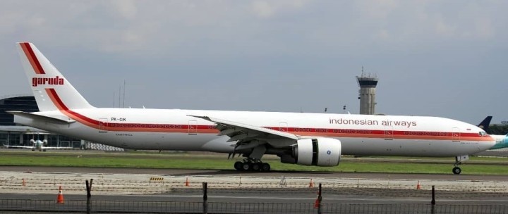 Garuda Indonesia Boeing 777-300ER PK-GIK Retro livery JCwings JC4GIA165 scale 1:400