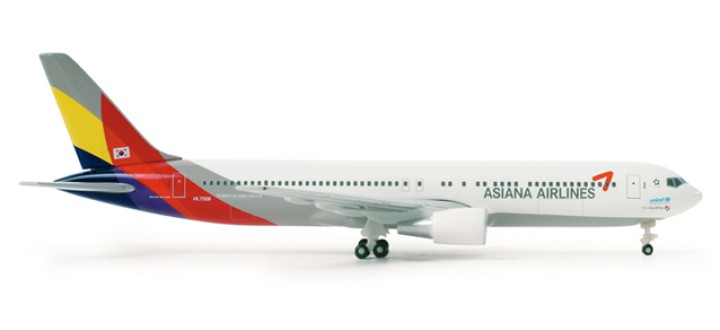 Asiana 767-300