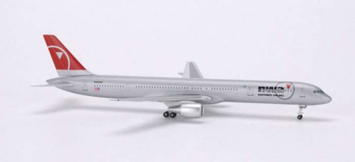 Northwest B757-300  