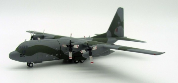 New Zealand Air Force Lockheed C-130H Hercules (L-382) Reg# NZ7005  RNZAF With Stand InFlight  IF1300617 Scale 1:200 