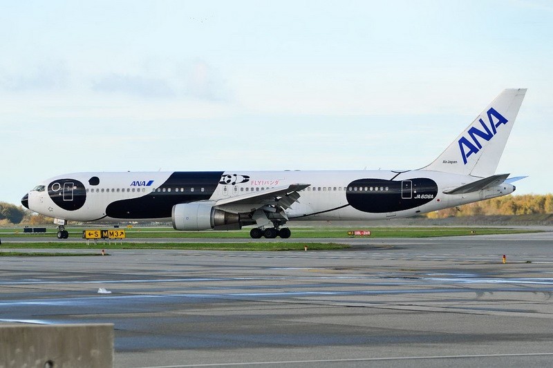 ANA “Fly Panda” Boeing 767-300ER JA606A Phoenix 04218 Scale 1:400