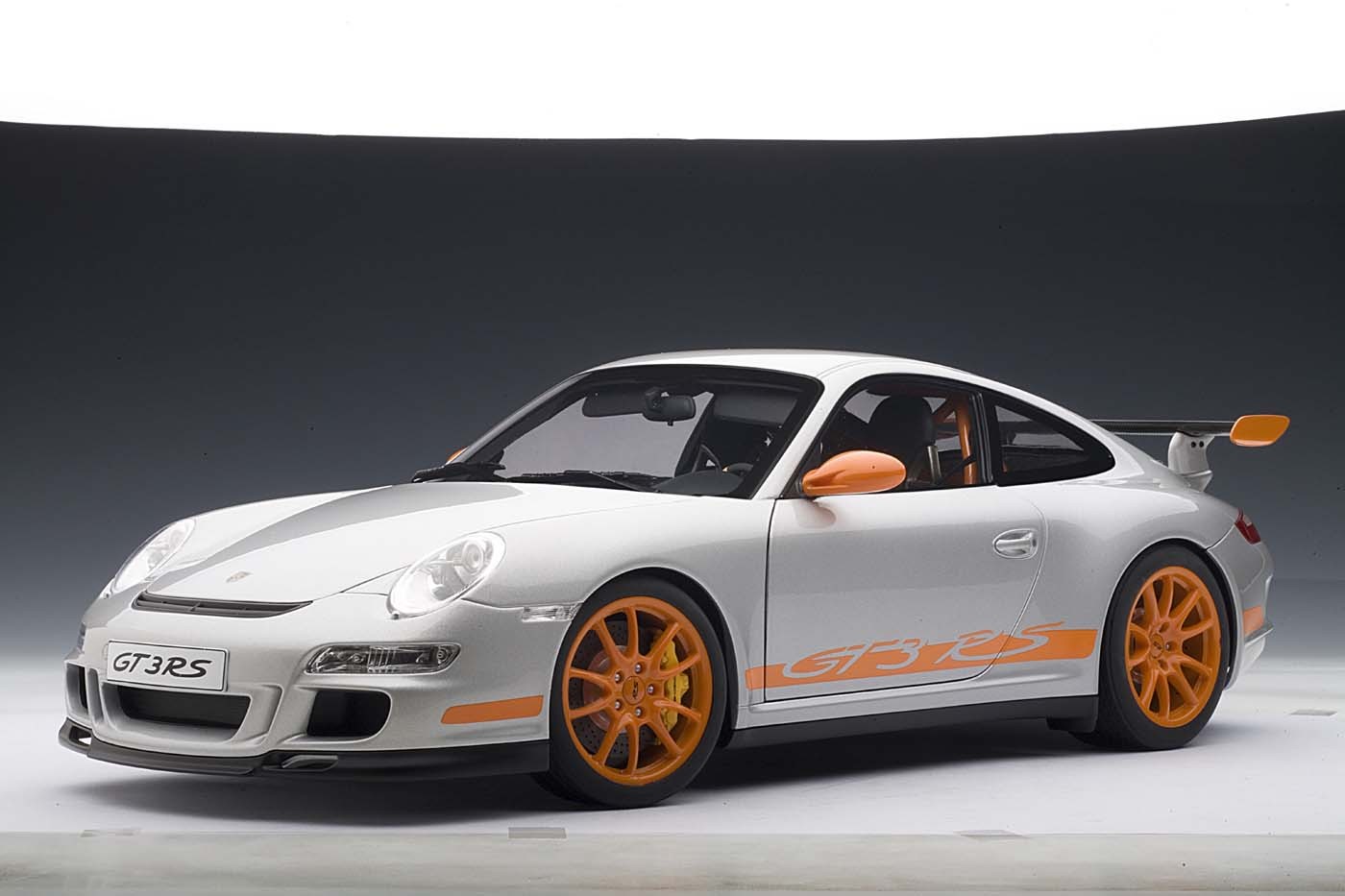 AUTOart die-cast model Porsche 911 (977) GT3 RS Silver w/Orange