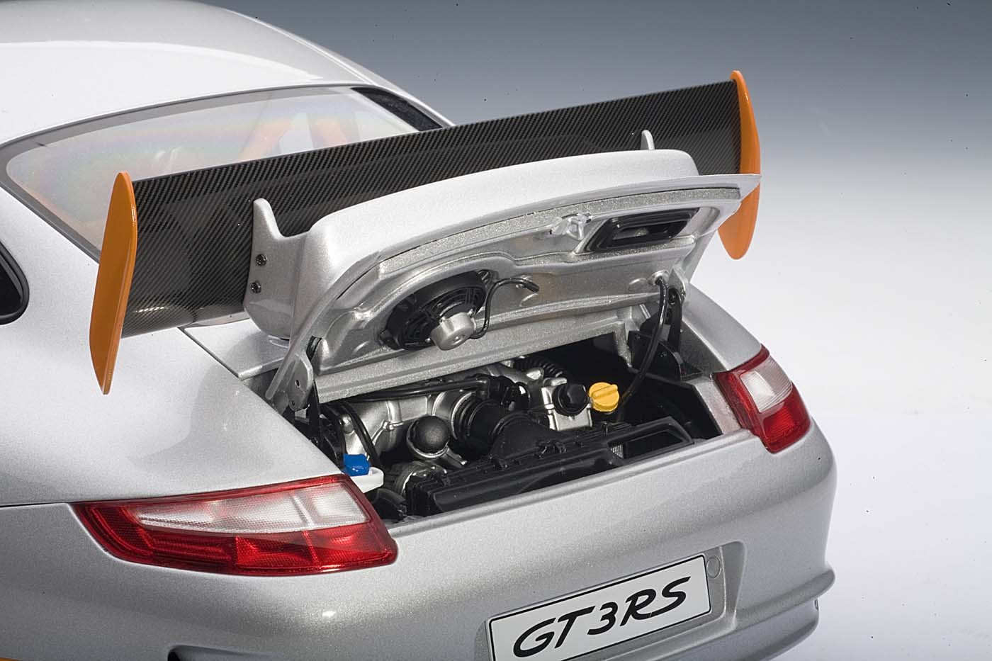 AUTOart die-cast model Porsche 911 (977) GT3 RS Silver w/Orange