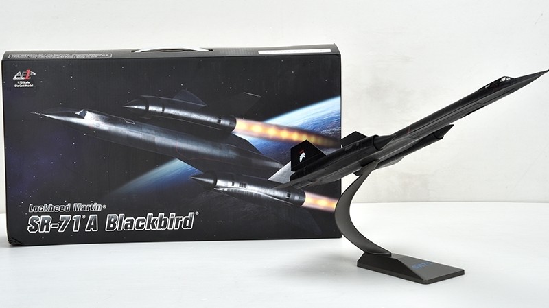 Sr 71a Blackbird 61 7976 Snarling Cat Stand Af1 00d Scale 1 72 Eztoys Diecast Models And Collectibles