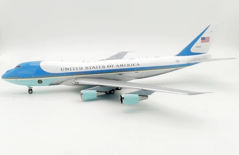 2nd Edition Upgraded USAF Air Force One VC-25A 29000 (Boeing 747-200)  Polished Model With Stand and Key Chain InFlight IFVC25A0322P Scale 1:200