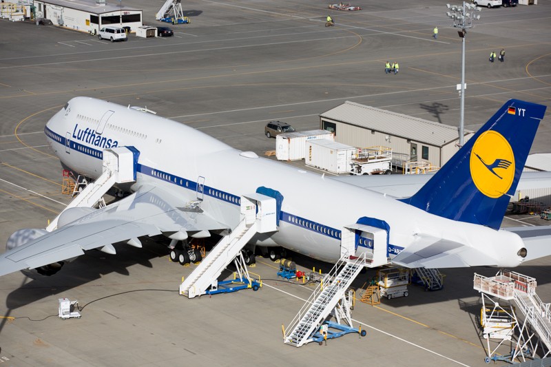 Lufthansa Retro Boeing 747-8 Intercontinental Reg# D-ABYT Herpa 557221  Scale 1:200