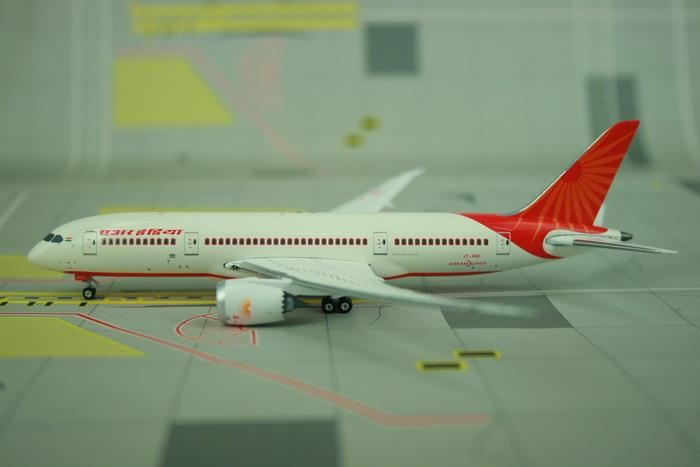 ❶　Phoenix 1/400 エアインディア B787 VT-AND Phoenix Model Die cast Airliners 1:400 Scale ezToys - Diecast