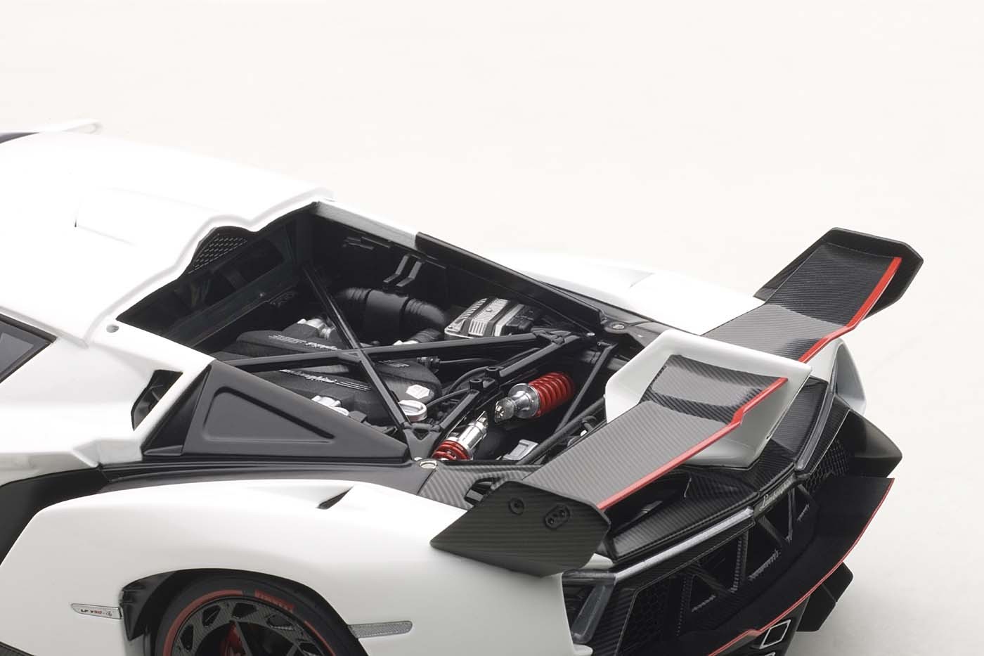 AUTOart Highly detailed die-cast model White Lamborghini Veneno 74507 1:18  Scale Item: AU74507 ezToys - Diecast Models and Collectibles