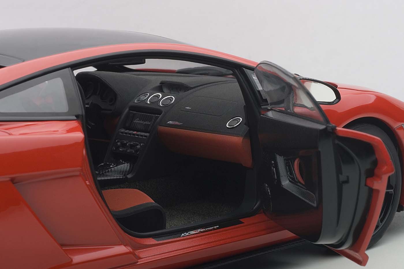 AUTOart Highly detailed die-cast model Red Lamborghini Gallardo 