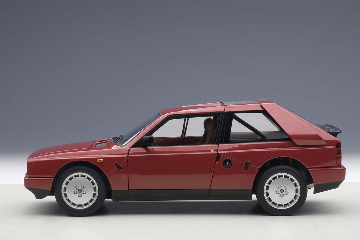 Highly detailed AUTOart diecast model Red Lancia Delta S4 AUTOart
