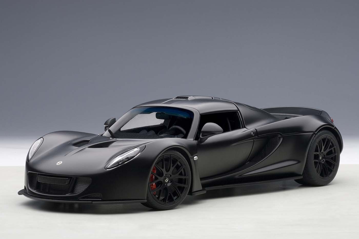 AUTOart Highly detailed die-cast model Black Hennessey Venom GT