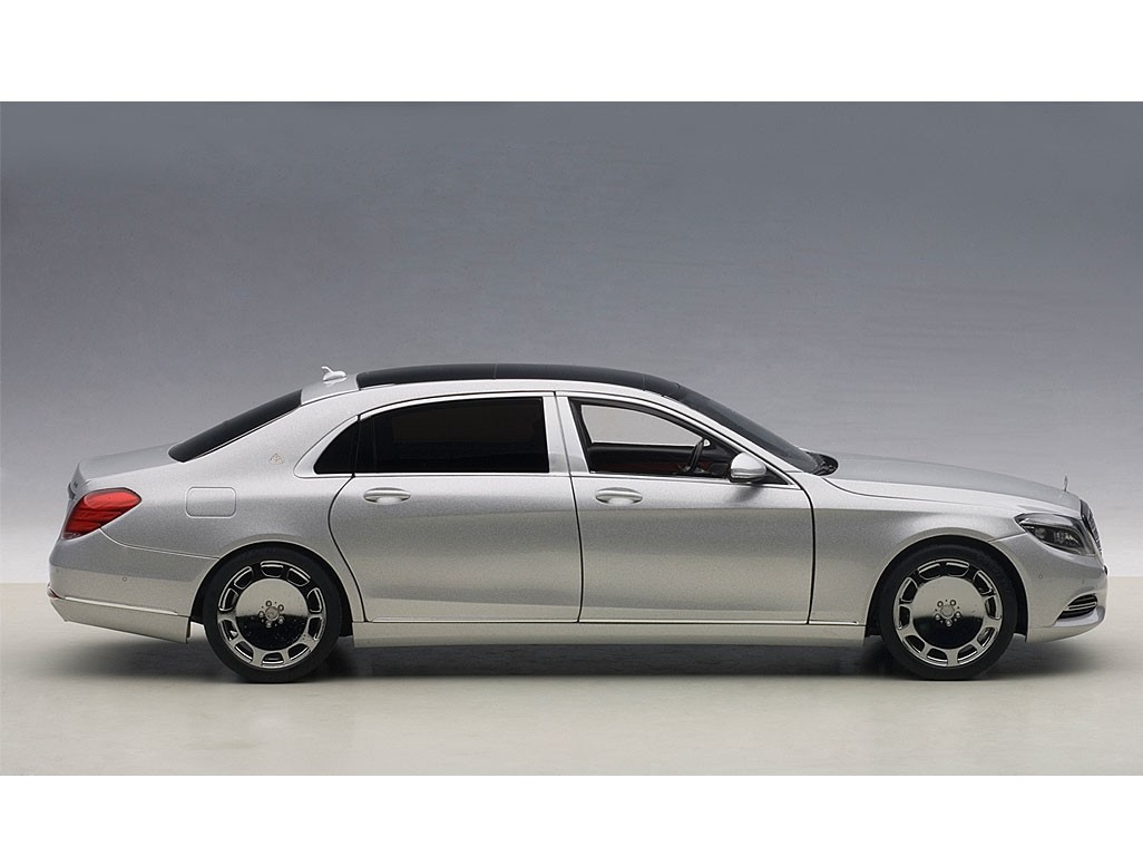 Highly detailed AUTOart Maybach Mercedes S-Klasse Silver (S600