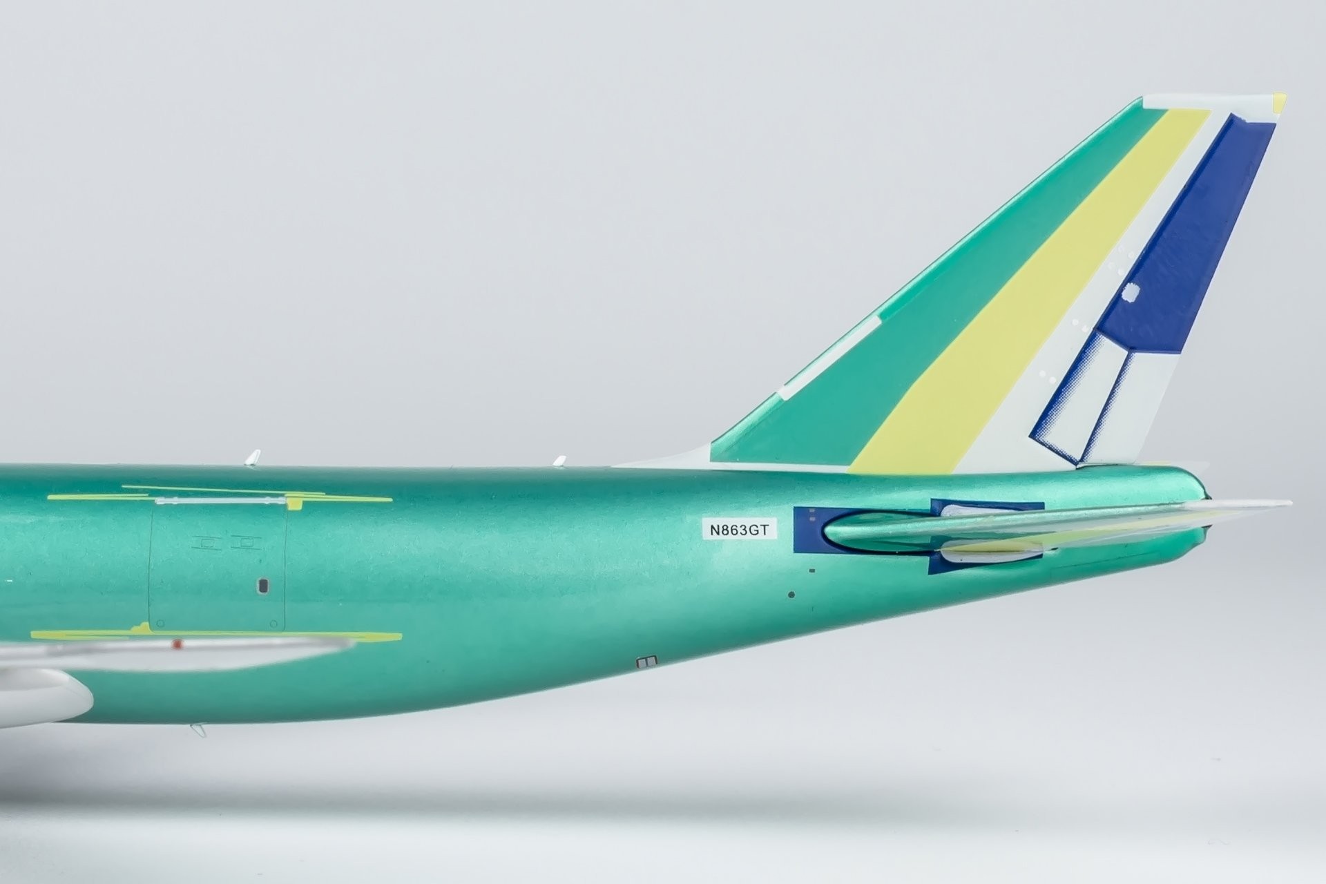 Atlas Air 747-8F N863GT(the last 747 ever built in bare metal colors ...