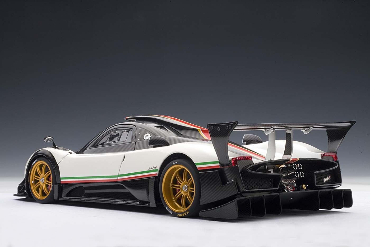 AUTOart die-cast model Pagani Zonda R White w/Italian Stripes